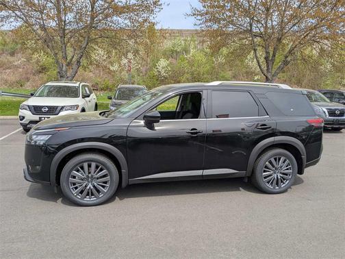 2025 Nissan Pathfinder SL 4WD