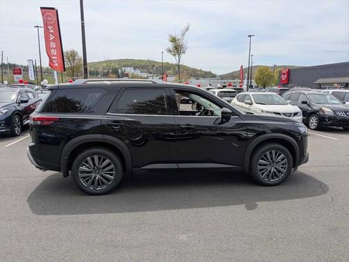 2025 Nissan Pathfinder SL 4WD