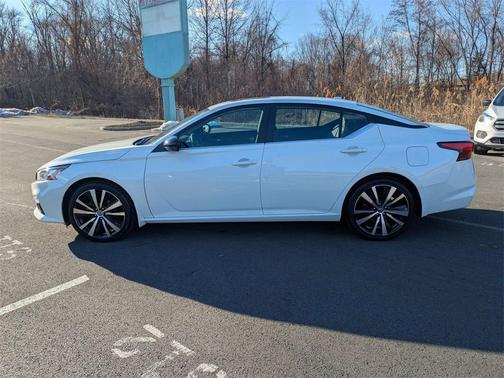 2021 Nissan Altima SR FWD