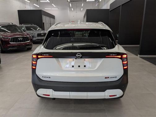 2025 Nissan Kicks SR