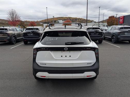 2026 Nissan Kicks SV