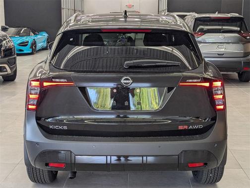2025 Nissan Kicks SR
