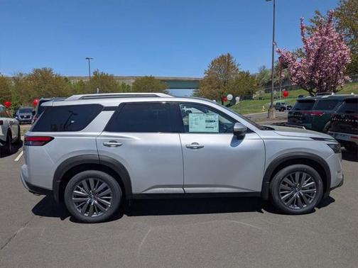 2025 Nissan Pathfinder SL 4WD