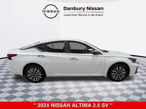 Pearl White Tricoat 2024 Nissan Altima 2.5 SV