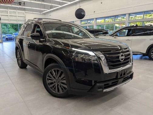2025 Nissan Pathfinder SL 4WD