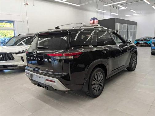 2025 Nissan Pathfinder SL 4WD