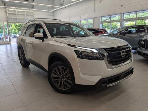 2025 Nissan Pathfinder SL 4WD