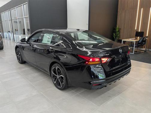 2025 Nissan Altima SR FWD