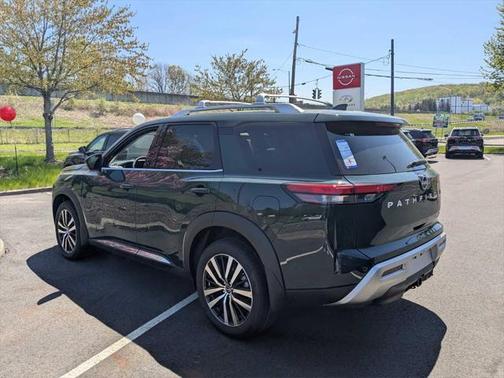 2025 Nissan Pathfinder Platinum 4WD