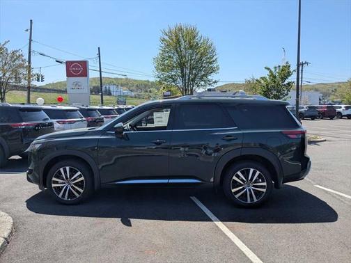 2025 Nissan Pathfinder Platinum 4WD