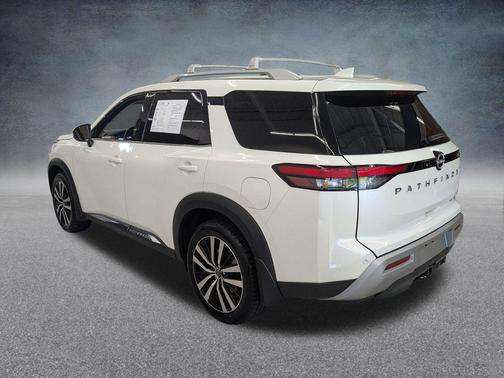 2024 Nissan Pathfinder Platinum FWD