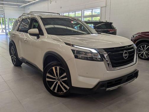 2024 Nissan Pathfinder Platinum FWD