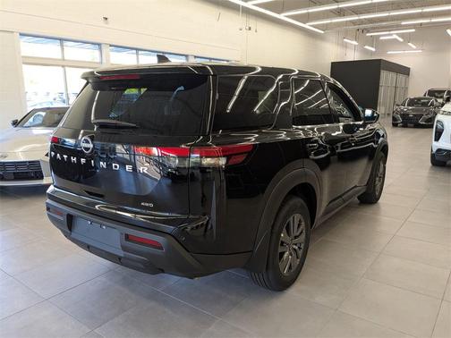 2025 Nissan Pathfinder S 4WD