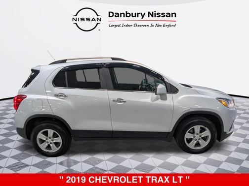 Silver Ice Metallic 2019 Chevrolet Trax LT
