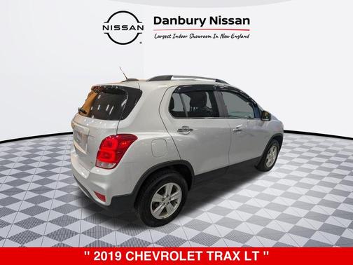 Silver Ice Metallic 2019 Chevrolet Trax LT