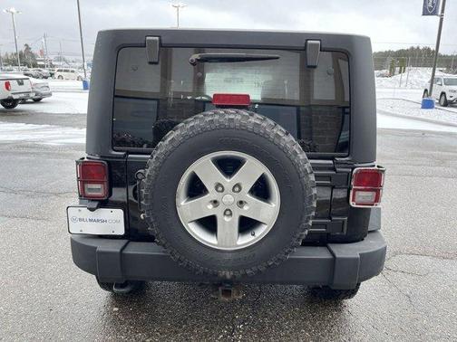 Photo 4 of 32 of 2011 Jeep Wrangler Unlimited Rubicon
