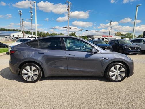 Midnight Silver Metallic 2023 Tesla Model Y Long Range