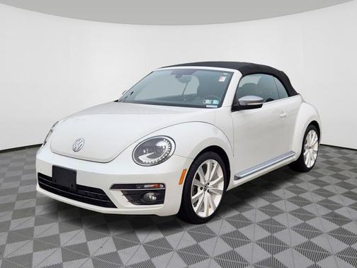 Oryx White Pearl/Black Roof 2014 Volkswagen Beetle Auto 1.8T