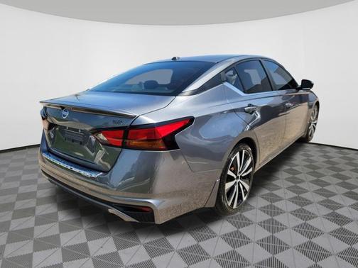 Gun Metallic 2019 Nissan Altima 2.5 SR