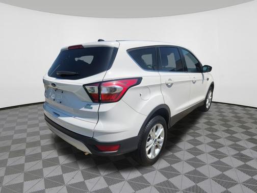 Oxford White 2017 Ford Escape SE