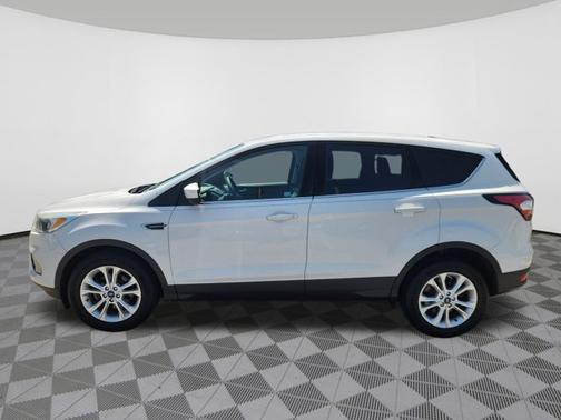 Oxford White 2017 Ford Escape SE