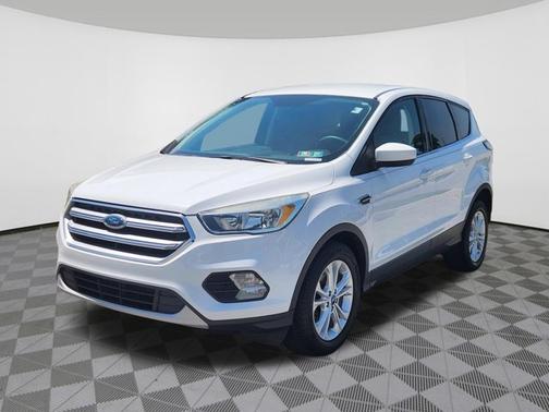 Oxford White 2017 Ford Escape SE