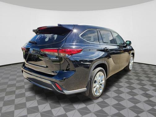 Midnight Black Metallic 2023 Toyota Highlander Hybrid Limited