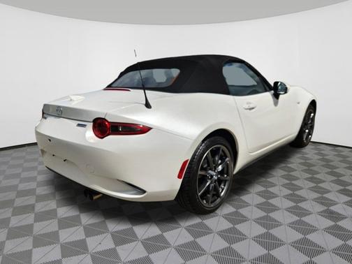 Snowflake White Pearl Mica 2019 Mazda MX-5 Miata Grand Touring
