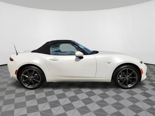 Snowflake White Pearl Mica 2019 Mazda MX-5 Miata Grand Touring