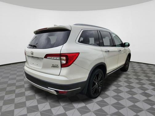White Diamond Pearl 2019 Honda Pilot Elite