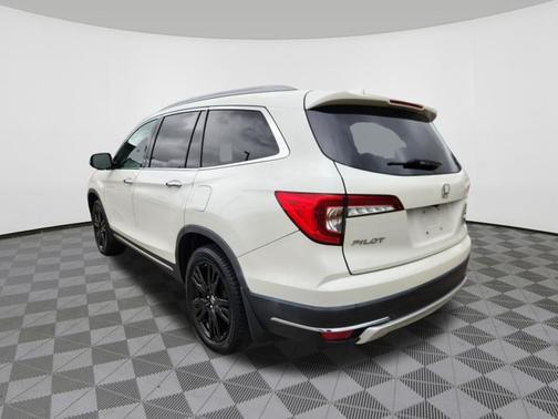 White Diamond Pearl 2019 Honda Pilot Elite