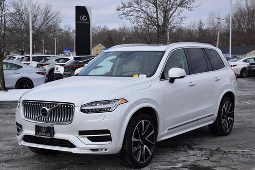 2023 Volvo XC90 B5 Plus