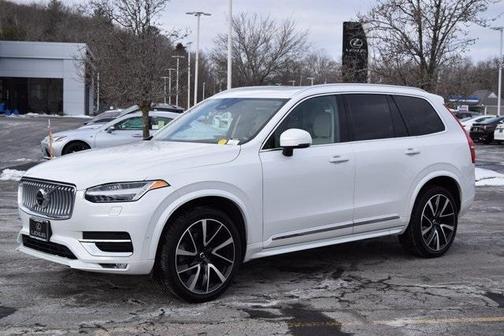 2023 Volvo XC90 B5 Plus