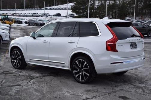 2023 Volvo XC90 B5 Plus