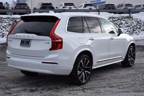 2023 Volvo XC90 B5 Plus