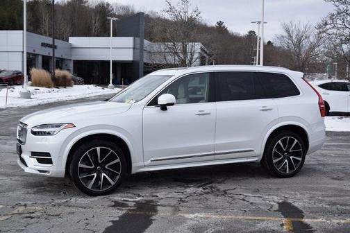 2023 Volvo XC90 B5 Plus