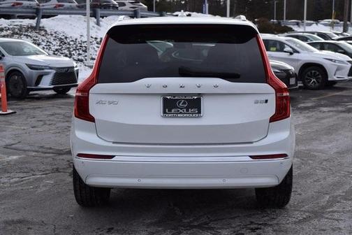 2023 Volvo XC90 B5 Plus