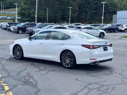 2022 Lexus ES 350 Base