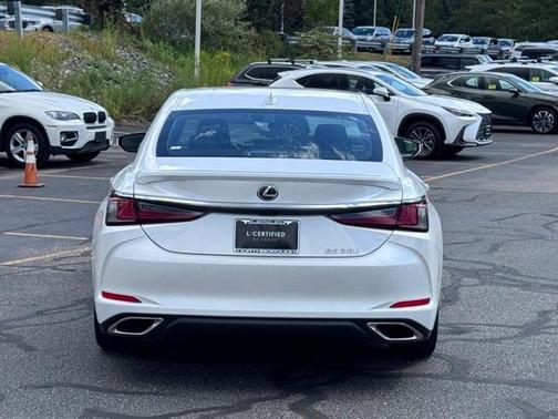 2022 Lexus ES 350 Base