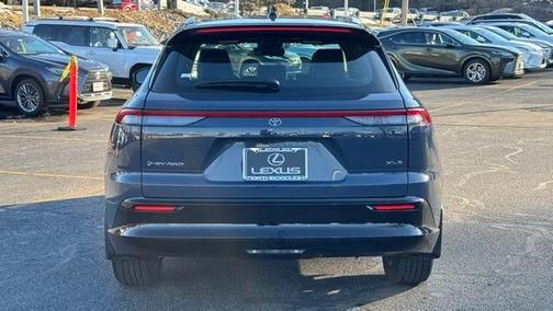 2025 Toyota Crown Signia XLE