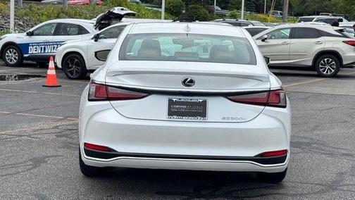 Eminent White Pearl 2025 Lexus ES 300h Ultra Luxury