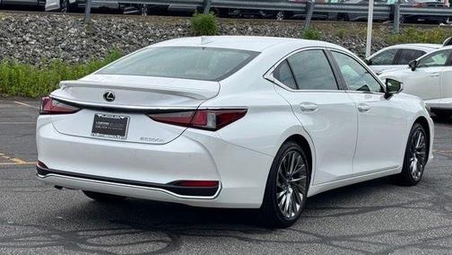 Eminent White Pearl 2025 Lexus ES 300h Ultra Luxury