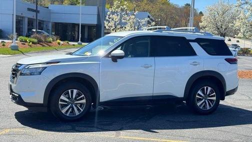 White 2023 Nissan Pathfinder SL