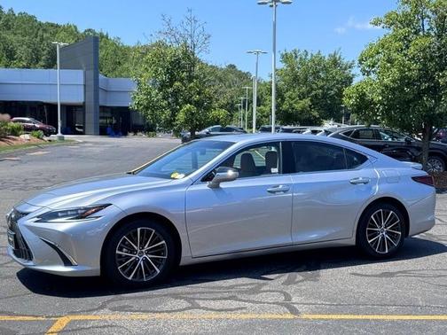 2025 Lexus ES 300h Base