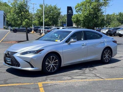 2025 Lexus ES 300h Base