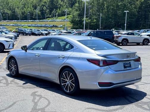 2025 Lexus ES 300h Base