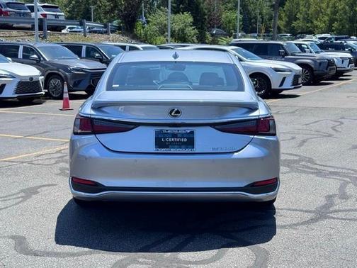2025 Lexus ES 300h Base