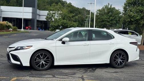 White 2022 Toyota Camry SE