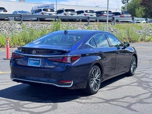 2025 Lexus ES 300h Base