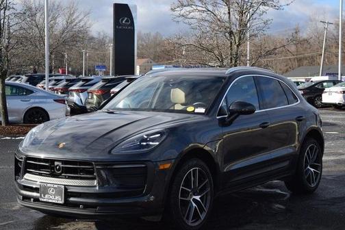 2023 Porsche Macan Base